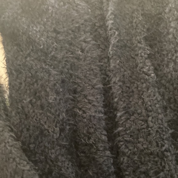 🛍️🛍️ 3 for $5 Beautiful long knotty sweater with pockets - Picture 4 of 9